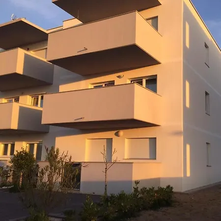 2 Bedroom Beatiful Apartment Inara G *