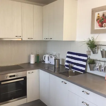 2 Bedroom Beatiful Apartment Inara G *