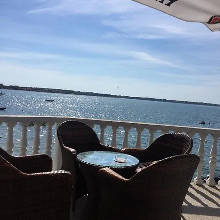 2 Bedroom Beatiful Apartment Inara G נין