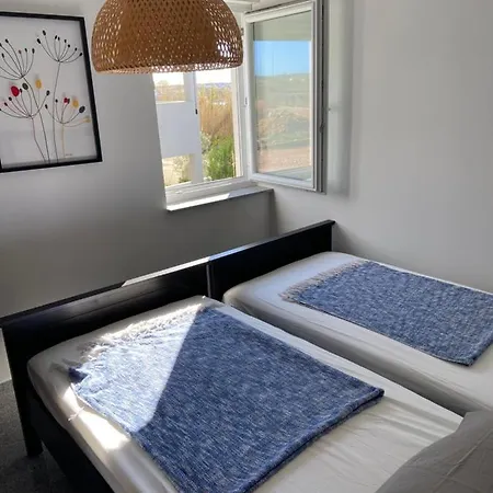 2 Bedroom Beatiful Apartment Inara G דירה